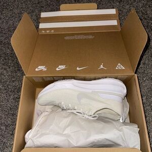 Nike Women’s ZOOMX INVINCIBLE RUN